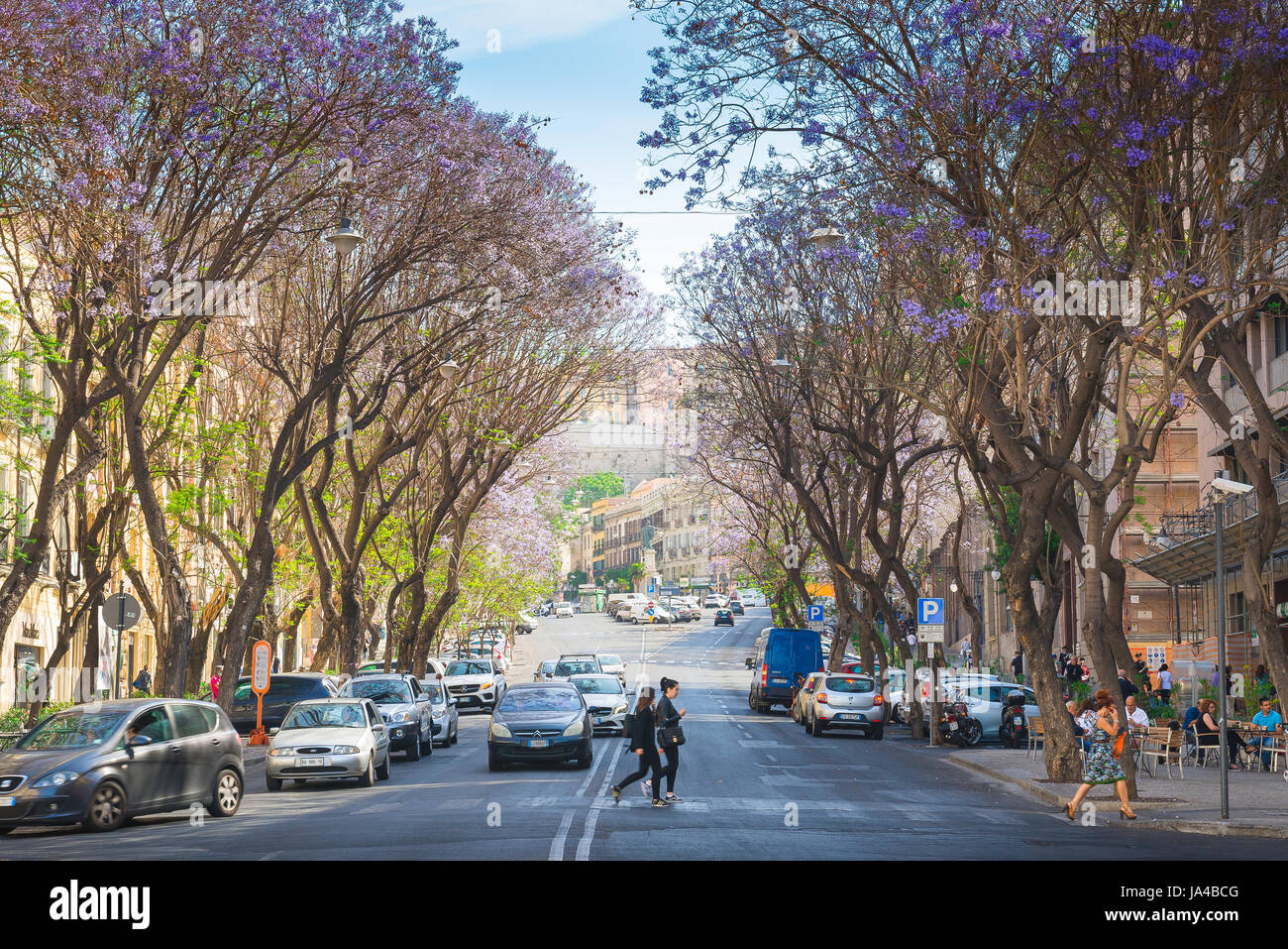 Sardaigne Cagliari, vue sur le Largo Carlo Felice, la rue principale menant de la zone de la Marina pour le quartier de Castello à Cagliari, Sardaigne. Banque D'Images