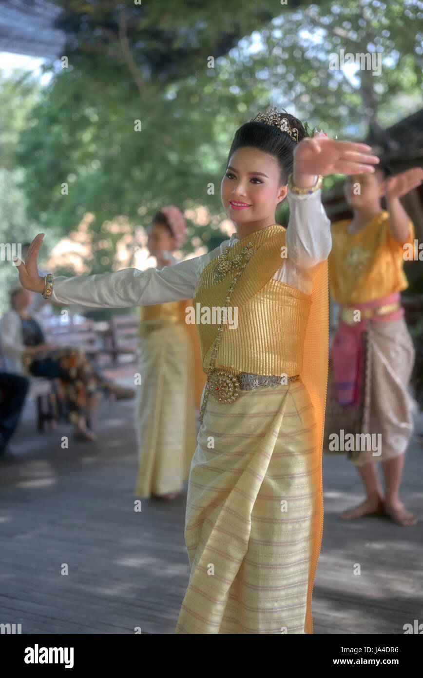 Thaïlande danseur en costume traditionnel. Danse thaï Banque D'Images