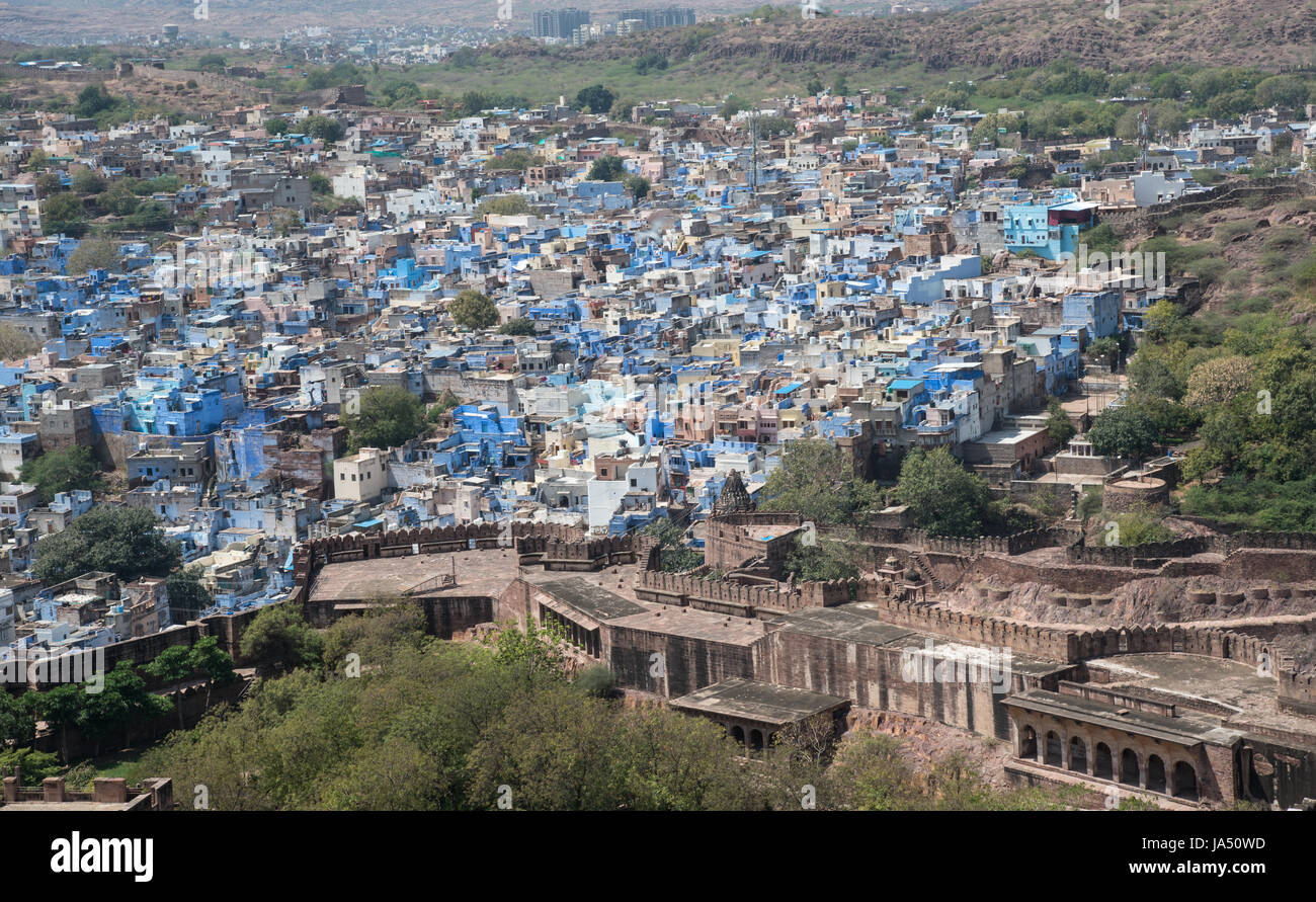 Paysage urbain d'Jodhbur, la ville bleue de l'Inde à l'État de Rajasthan vu de Fort Mehrangarh. La ville est également connue sous le nom de Sun City Banque D'Images