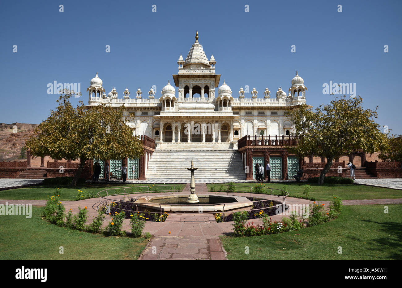 Jaswant Thada monument au jardin luxuriant, dans la ville de Jodhpur, Inde Banque D'Images