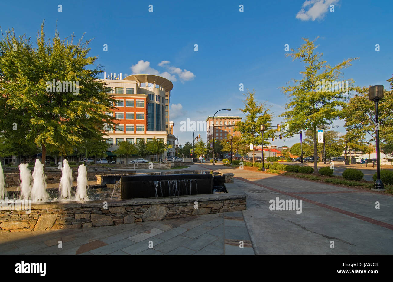 Greenville en Caroline du Sud au centre-ville de fontaine sur S. Main Street Centre au Marriott Courtyard dans le centre de la paix Banque D'Images