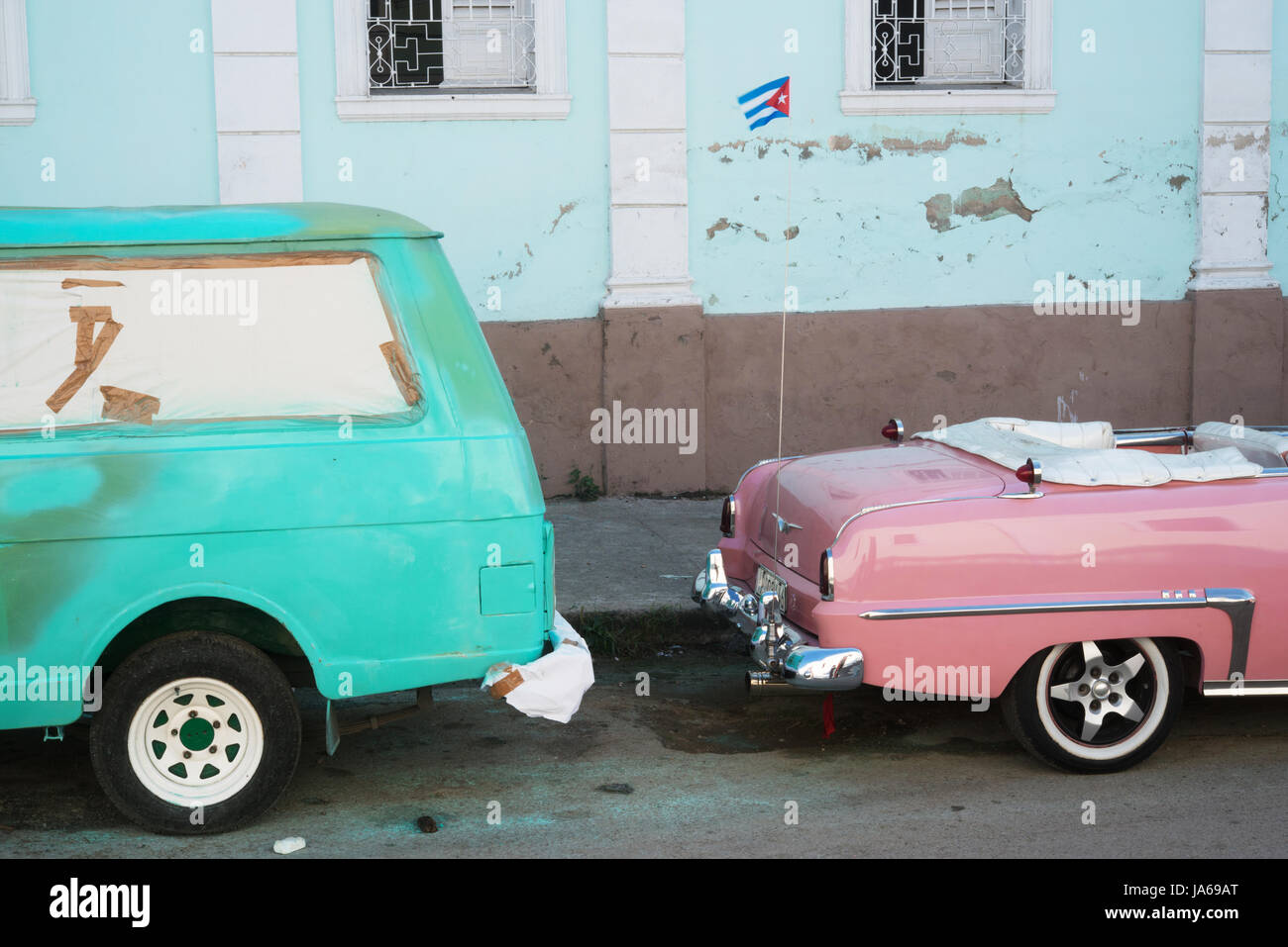 Voitures anciennes à Cienfuegos, Cuba Banque D'Images