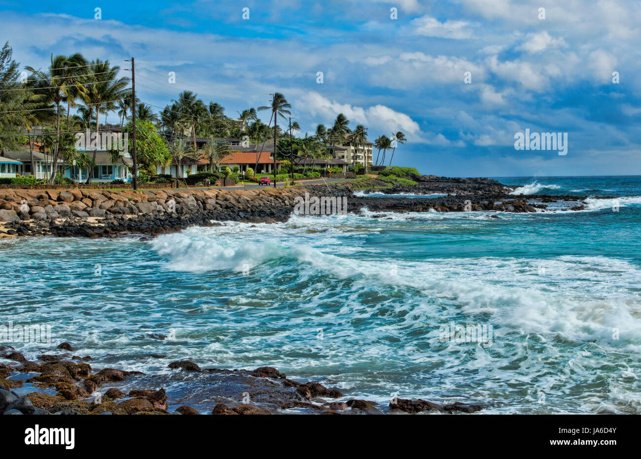 Koloa Kauai Hawaii belle plage à Brenneck;s Beach avec des pierres et des vagues Banque D'Images