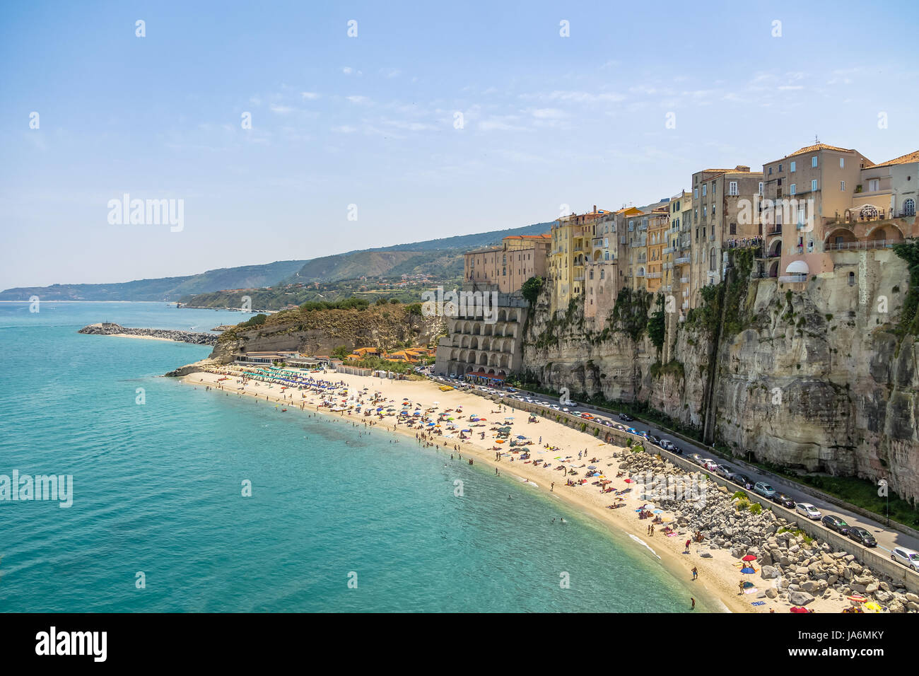 Vue aérienne de la plage et de la ville de Tropea - Tropea, Calabre, Italie Banque D'Images