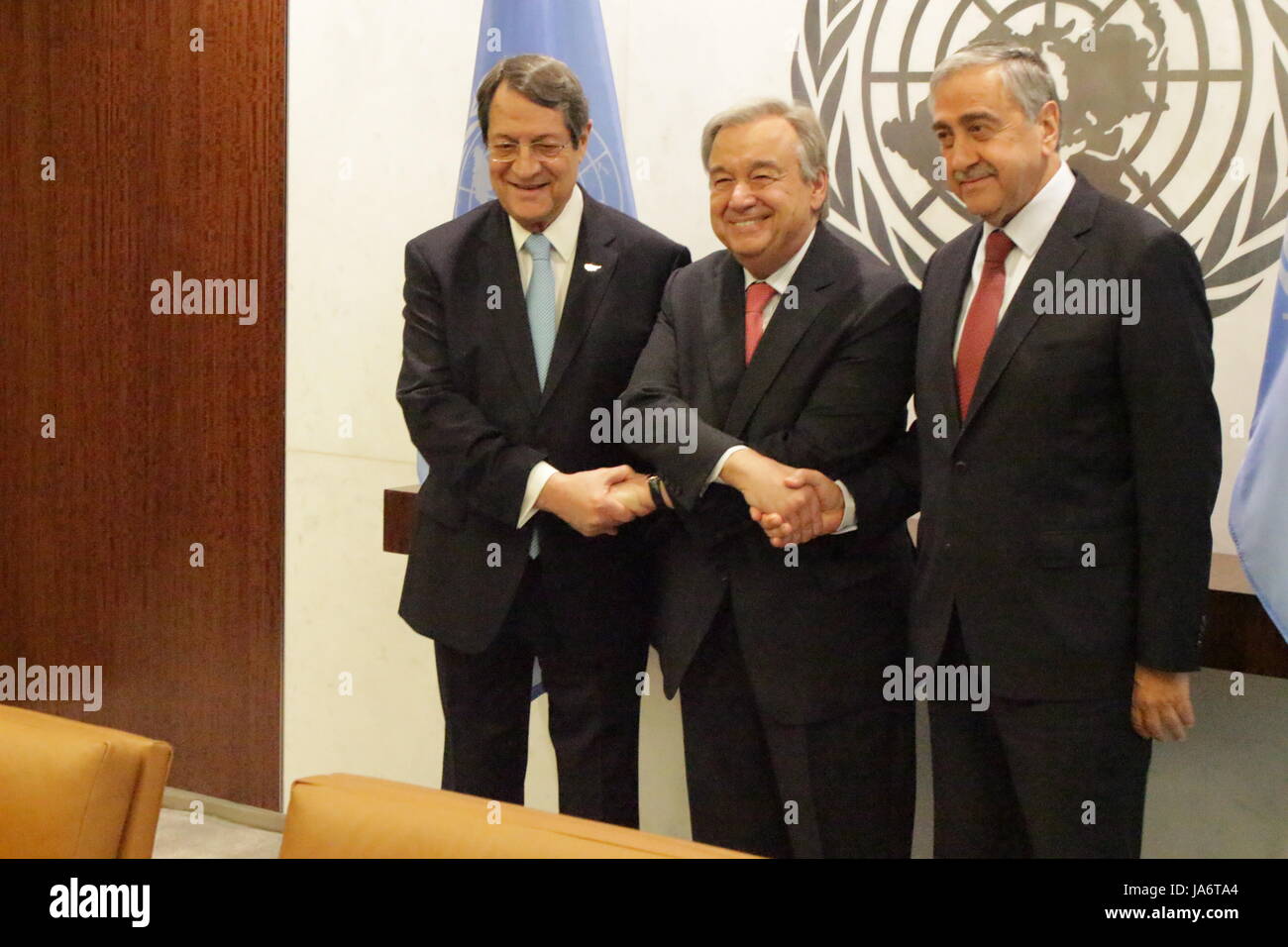 Nations Unies, New York, USA. 4 juin, 2017. Le Président chypriote Nicos Anastasiades rencontre dirigeant chypriote turc Mustafa Akinci et Secrétaire général de l'ONU Antonio Guterres, essayer de relancer des pourparlers sous Chypre CONSEILLER SPÉCIAL DES NATIONS UNIES Espen Barth Eide Crédit : Matthew Russell Lee/Alamy Live News Banque D'Images