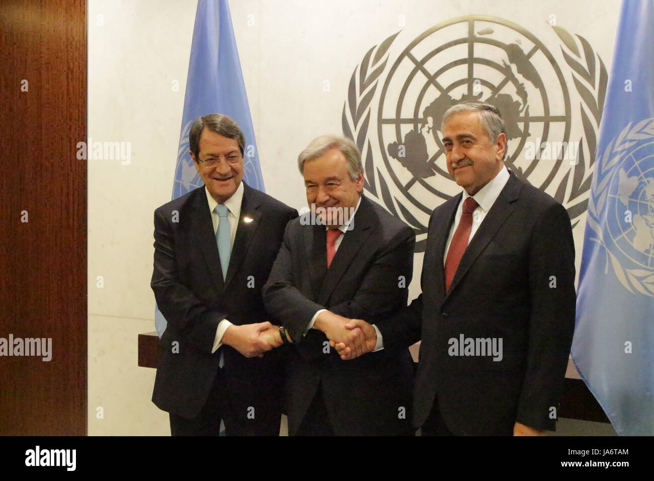Nations Unies, New York, USA. 4 juin, 2017. Le Président chypriote Nicos Anastasiades rencontre dirigeant chypriote turc Mustafa Akinci et Secrétaire général de l'ONU Antonio Guterres, essayer de relancer des pourparlers sous Chypre CONSEILLER SPÉCIAL DES NATIONS UNIES Espen Barth Eide Crédit : Matthew Russell Lee/Alamy Live News Banque D'Images