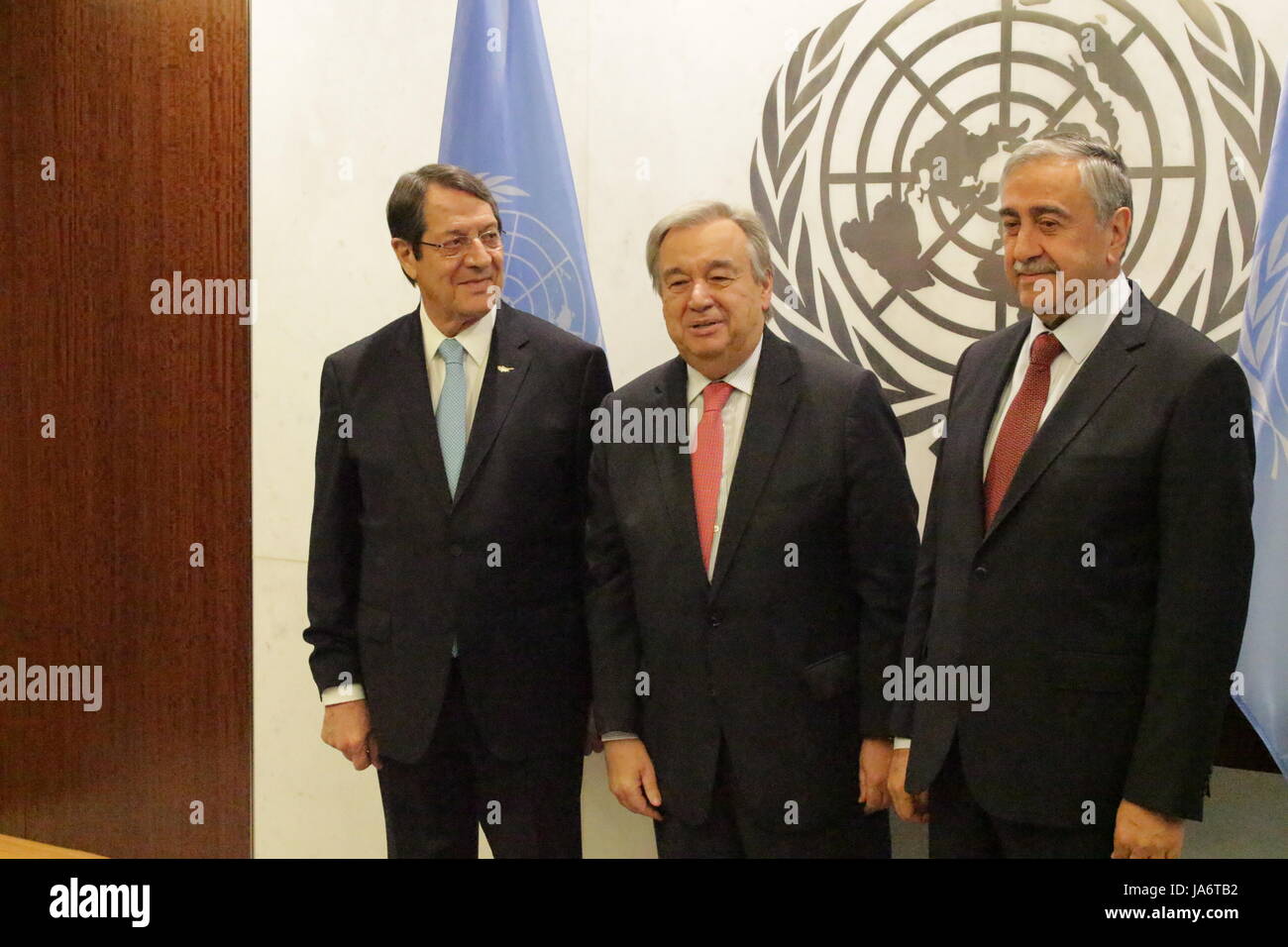 Nations Unies, New York, USA. 4 juin, 2017. Le Président chypriote Nicos Anastasiades rencontre dirigeant chypriote turc Mustafa Akinci et Secrétaire général de l'ONU Antonio Guterres, essayer de relancer des pourparlers sous Chypre CONSEILLER SPÉCIAL DES NATIONS UNIES Espen Barth Eide Crédit : Matthew Russell Lee/Alamy Live News Banque D'Images