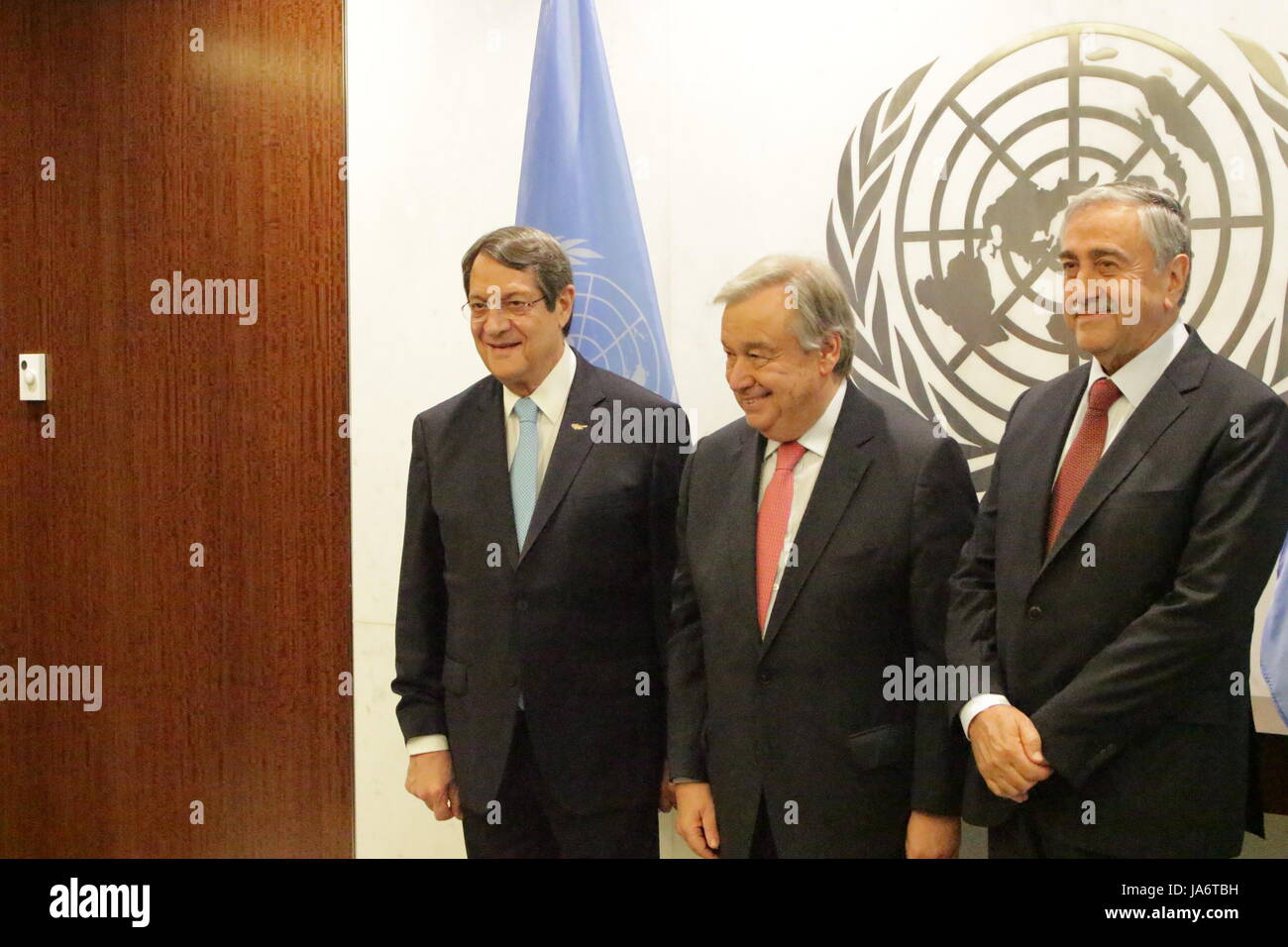 Nations Unies, New York, USA. 4 juin, 2017. Le Président chypriote Nicos Anastasiades rencontre dirigeant chypriote turc Mustafa Akinci et Secrétaire général de l'ONU Antonio Guterres, essayer de relancer des pourparlers sous Chypre CONSEILLER SPÉCIAL DES NATIONS UNIES Espen Barth Eide Crédit : Matthew Russell Lee/Alamy Live News Banque D'Images