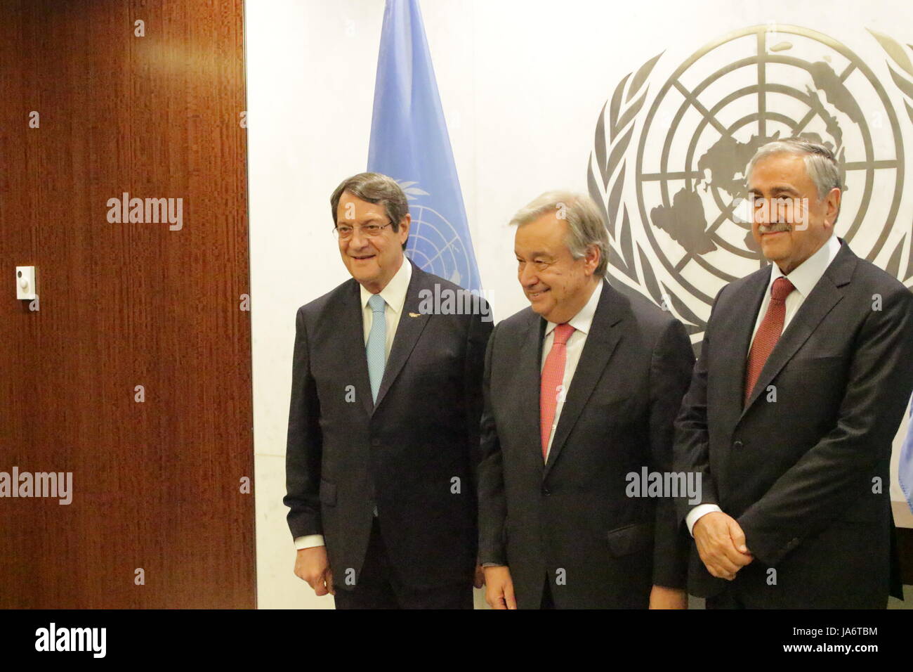 Nations Unies, New York, USA. 4 juin, 2017. Le Président chypriote Nicos Anastasiades rencontre dirigeant chypriote turc Mustafa Akinci et Secrétaire général de l'ONU Antonio Guterres, essayer de relancer des pourparlers sous Chypre CONSEILLER SPÉCIAL DES NATIONS UNIES Espen Barth Eide Crédit : Matthew Russell Lee/Alamy Live News Banque D'Images