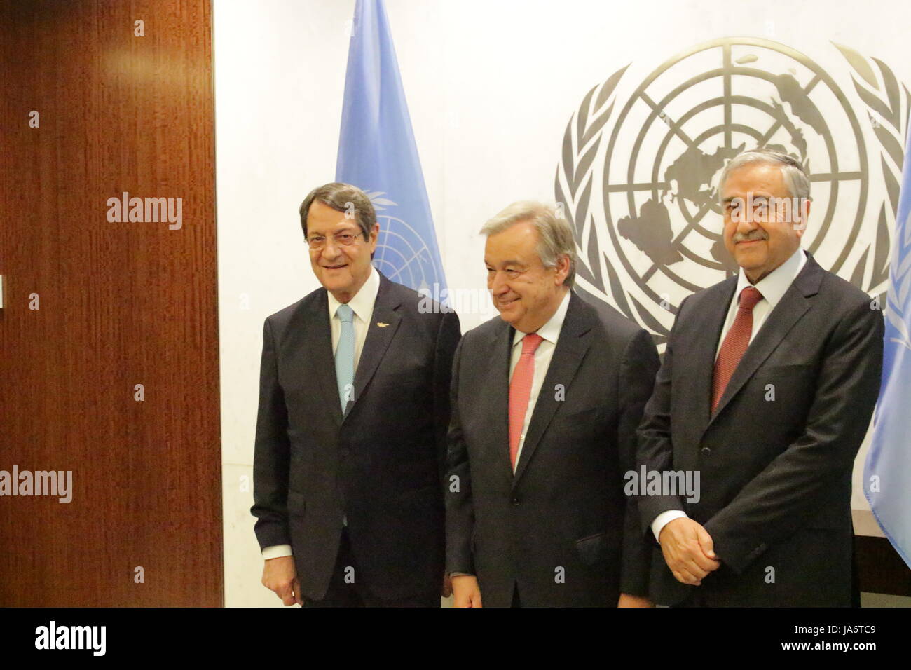 Nations Unies, New York, USA. 4 juin, 2017. Le Président chypriote Nicos Anastasiades rencontre dirigeant chypriote turc Mustafa Akinci et Secrétaire général de l'ONU Antonio Guterres, essayer de relancer des pourparlers sous Chypre CONSEILLER SPÉCIAL DES NATIONS UNIES Espen Barth Eide Crédit : Matthew Russell Lee/Alamy Live News Banque D'Images