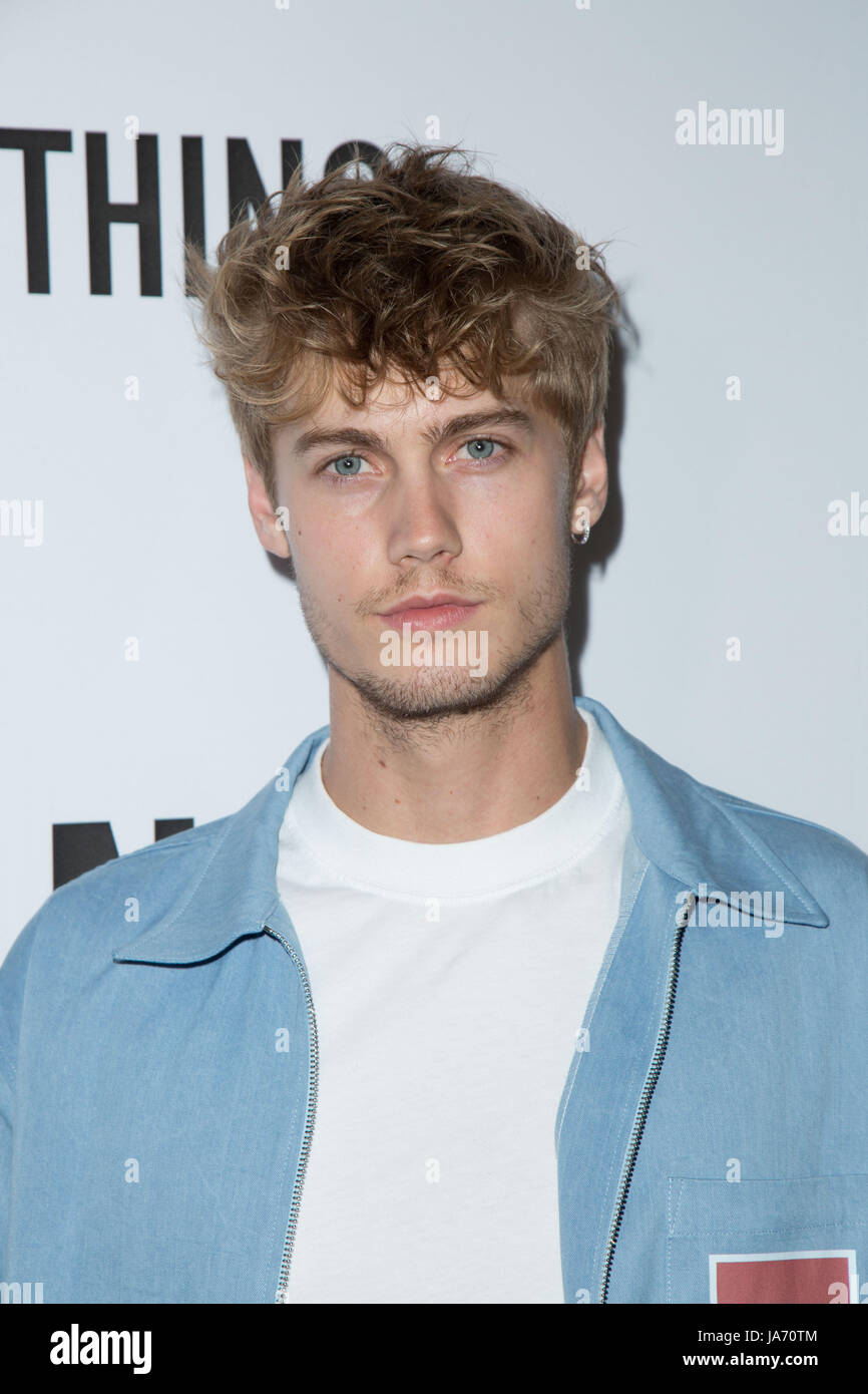 Los Angeles, USA. 23 août 2017,. neels visser assiste à la partie 'secret' tings lancement magazine août 23,2017 nightingale londres los angeles,californie. Banque D'Images