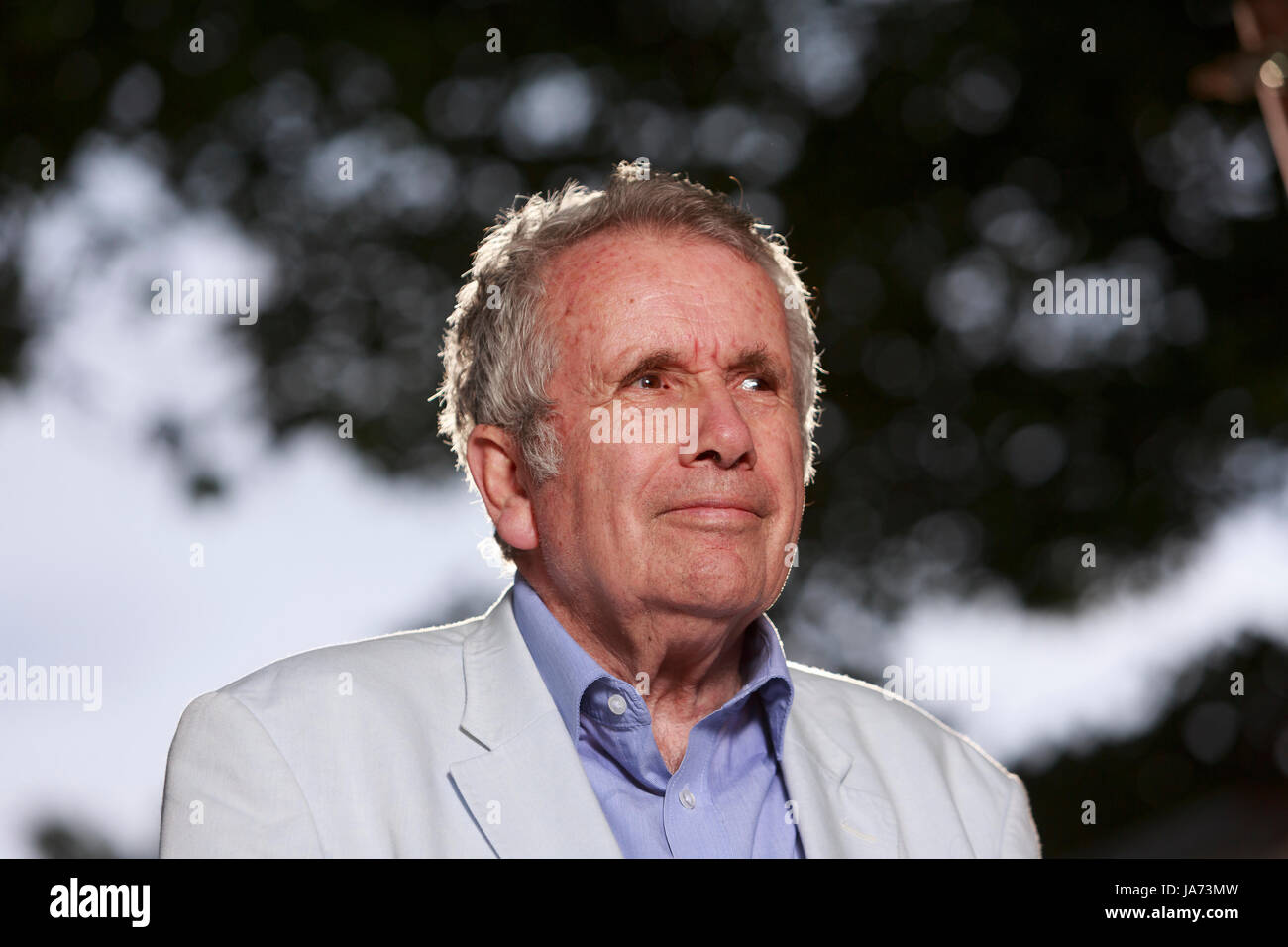 Édimbourg, Écosse 24 août. Jour 13 Edinburgh International Book Festival. Photo : Martin Bell, ambassadeur de l'UNICEF britannique, un ancien reporter de guerre de diffusion et ancien homme politique indépendant qui est devenu le député de Tatton de 1997 à 2001. Pako Mera/Alamy Live News. Banque D'Images