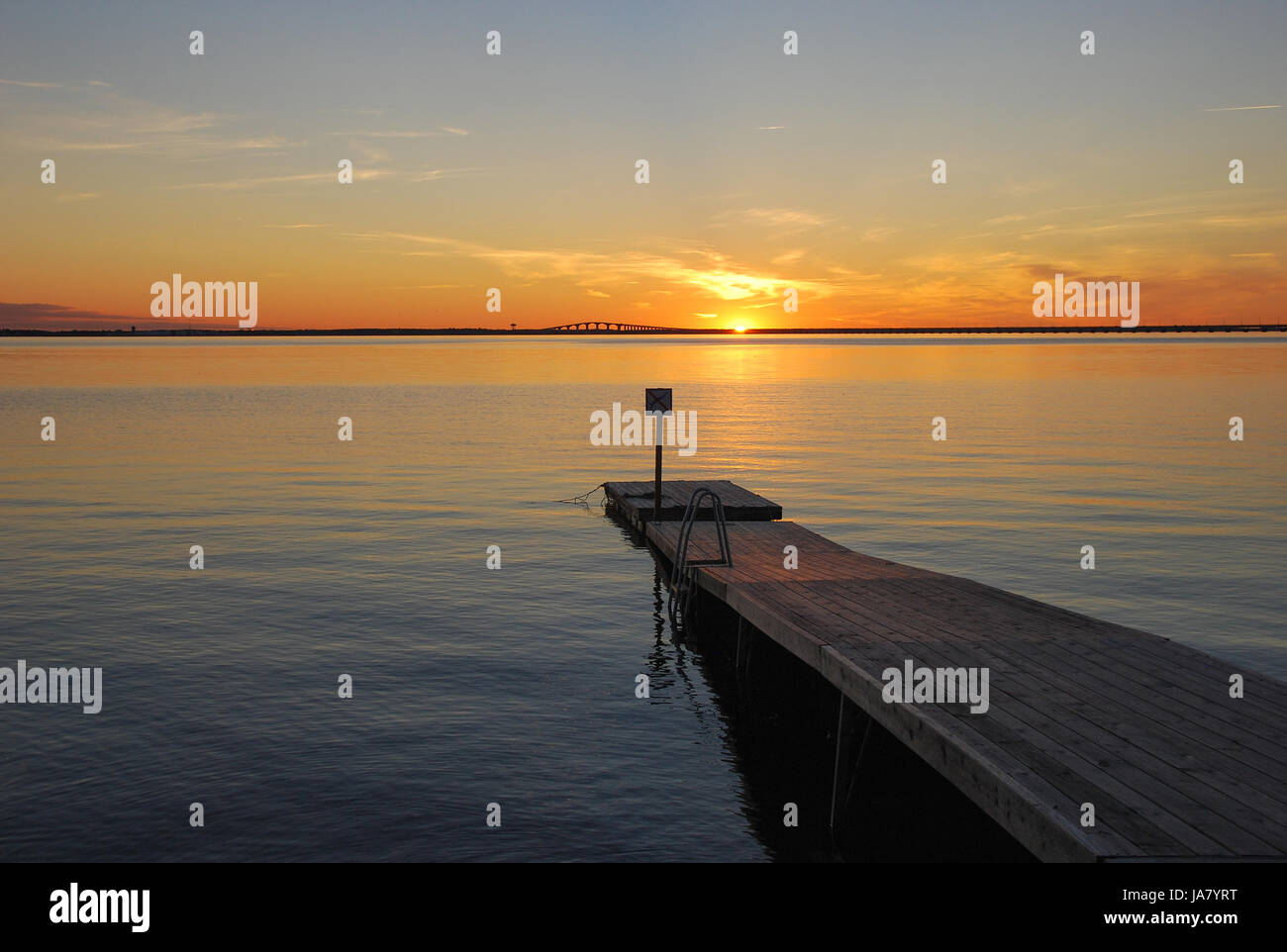 Pont, coucher du soleil, l'été, l'summerly, de la Suède, de la jetée, en bois, l'eau, bleu, Banque D'Images