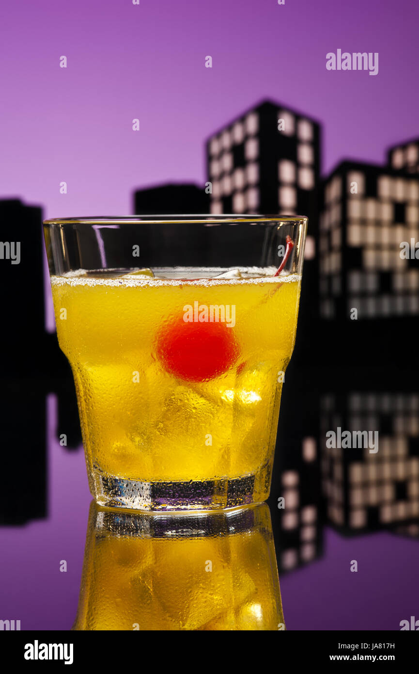 Restaurant, bar, taverne, bleu, verre, calice, tumbler, orange, verre, Banque D'Images