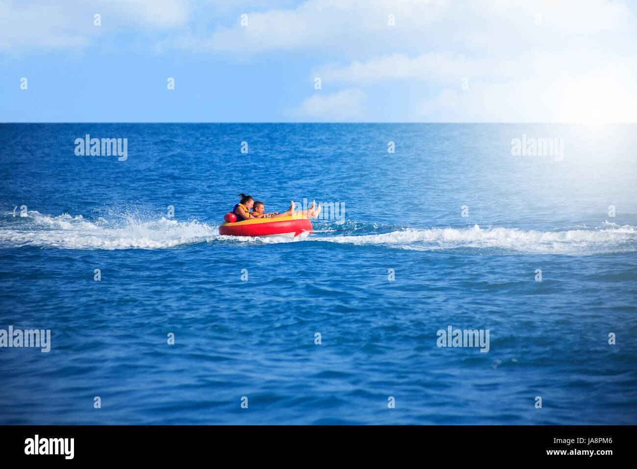 Vue sur mer avec tube intérieur haute vitesse Banque D'Images