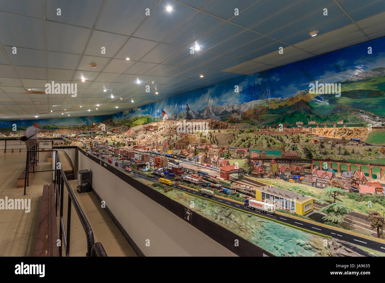 Maquette à Monter - Grange Ferme Pour Modélisme Ferroviaire échelle 1:76 (OO) - Kit En Plastique Gris à Peindre - Lit Prints