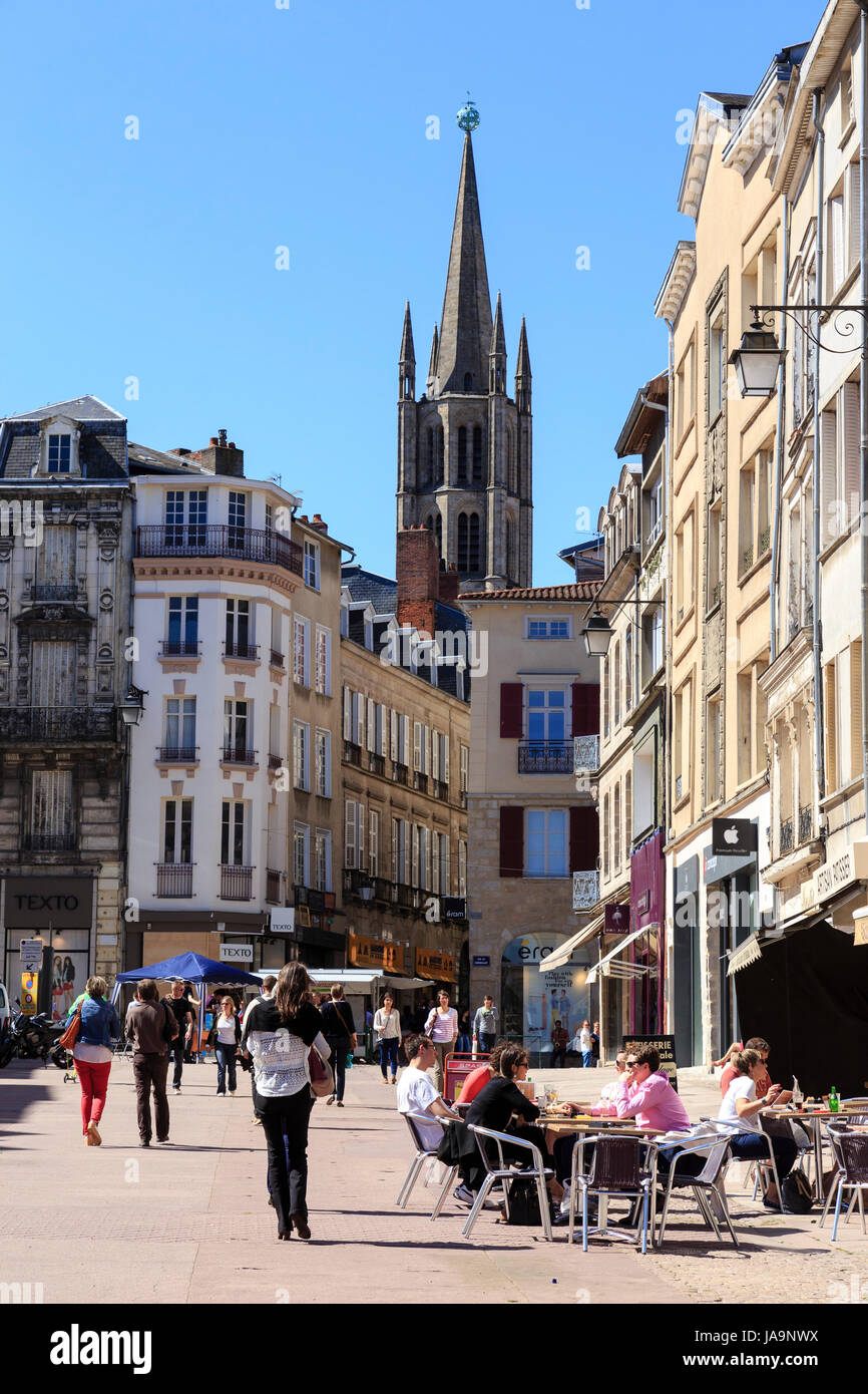 France, Haute Vienne, Limoges, Bancs square Banque D'Images