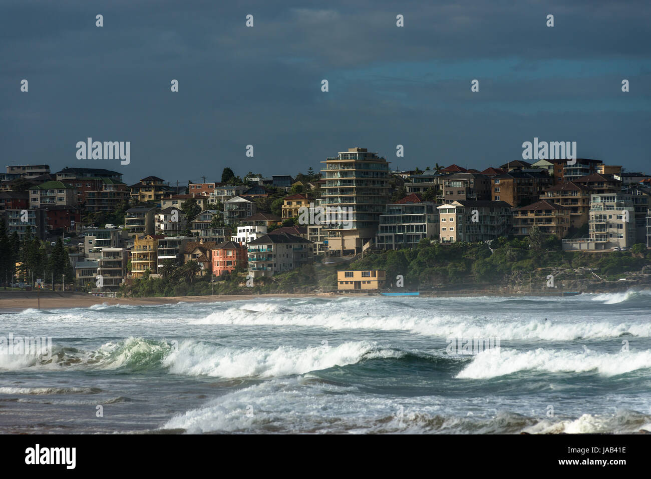 Manly Beach sur un jour de tempête. Plages du Nord, Sydney, Australie. Banque D'Images