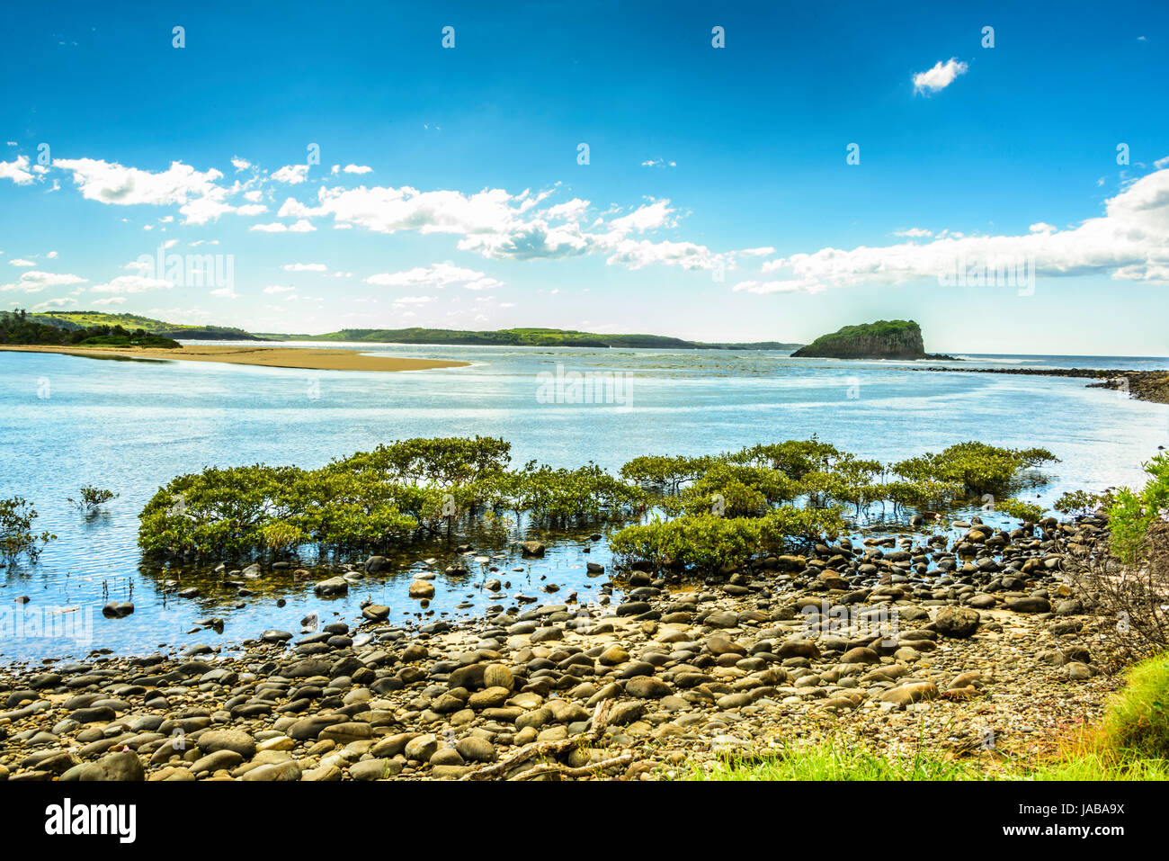 Vues de Minnamurra River, le point d'entrée et de l'île de la pile Banque D'Images