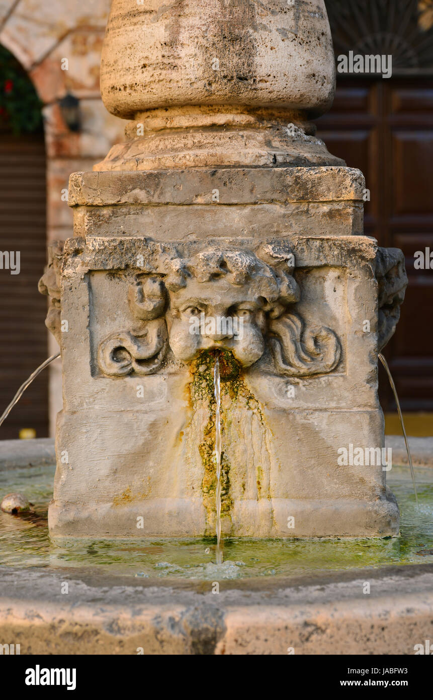 Vieille Fontaine Aqua Virgo dans le centre de San Simeone Place Saint-Pierre à Rome, a fait dans les 16e et 17e siècle Banque D'Images