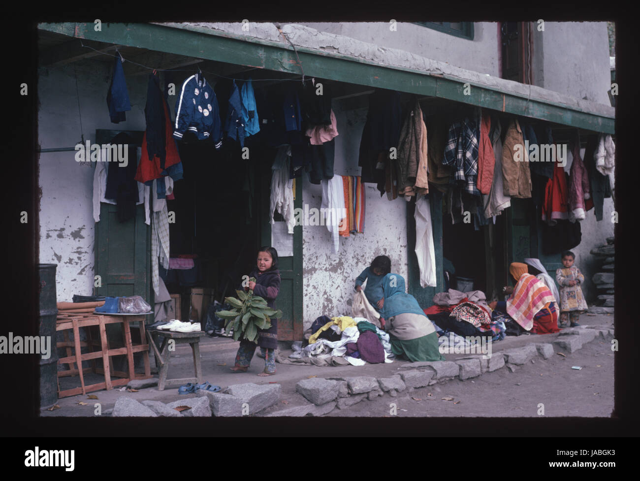 Magasin de vêtements à Gilgit, Pakistan, zone administrative Gilgit-Baltistan Banque D'Images