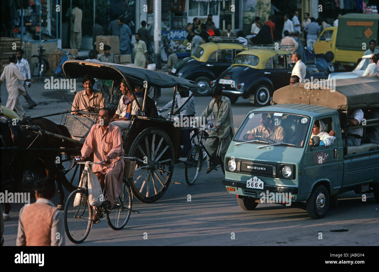 Intersection achalandée, Rawalpindi. La Province de Punjab, Pakistan Banque D'Images