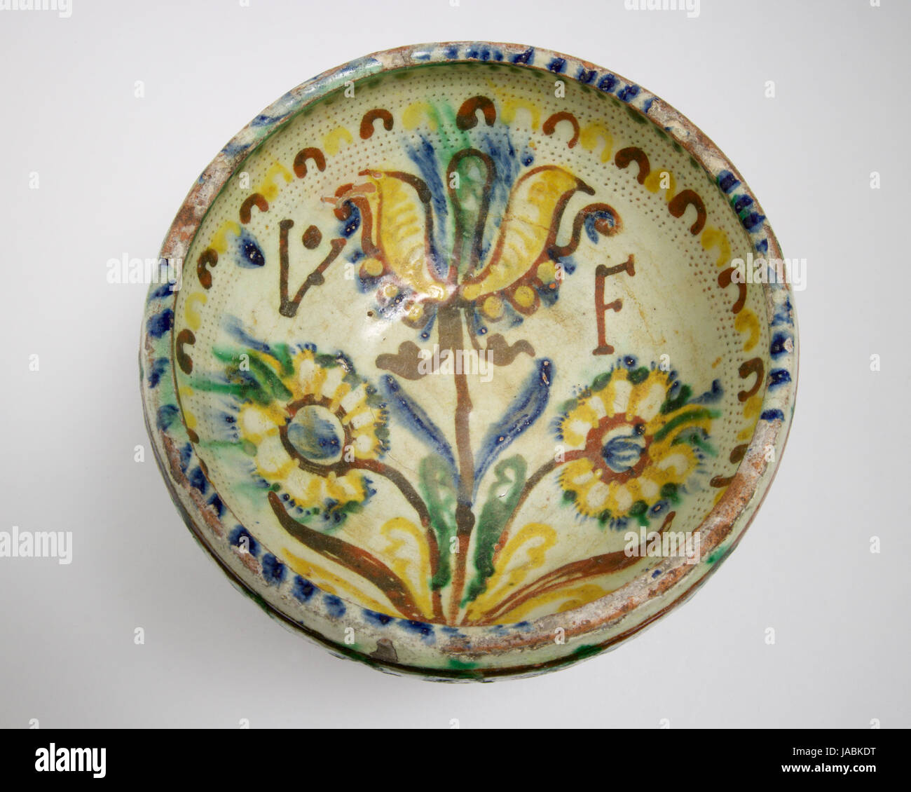 18e siècle espagnol antique majolica pottery bowl datée 1748. Le bol d'un diamètre de 16 cm mesures Banque D'Images