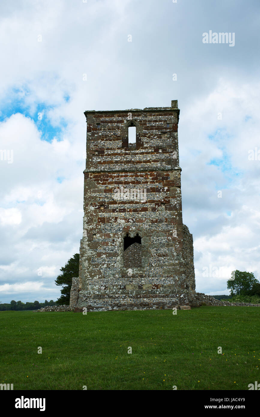 Avant de Knowlton et de l'église en ruine de terrassements Dorset - un site du patrimoine mondial, England, UK Banque D'Images