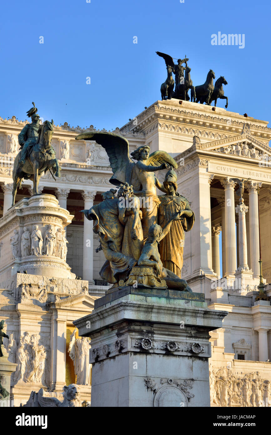 Statues sur l'Altare della Patria ou 'Autel de la patrie", bâtiment monument Rome Banque D'Images