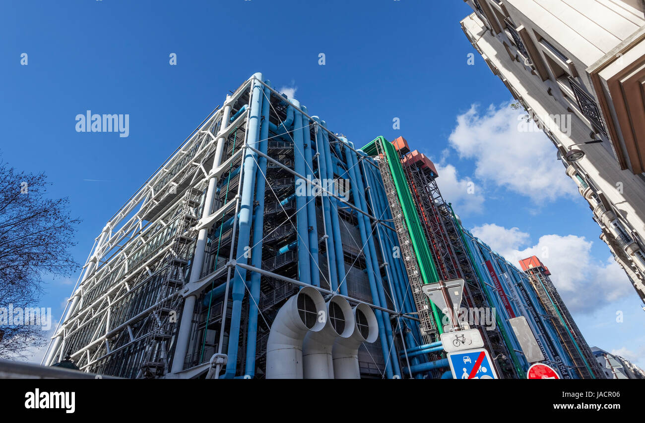 Centre Pompidou, Centre national d'art et de culture Georges Pompidou, Beaubourg, high-tech ou de l'architecture brutaliste de Renzo Piano et Richard Roge Banque D'Images
