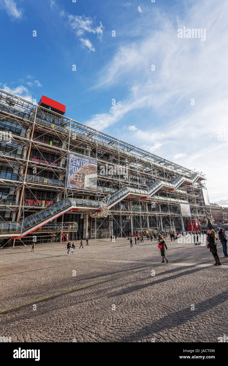 Centre Pompidou, Centre national d'art et de culture Georges Pompidou, Beaubourg, high-tech ou de l'architecture brutaliste de Renzo Piano et Richard Roge Banque D'Images