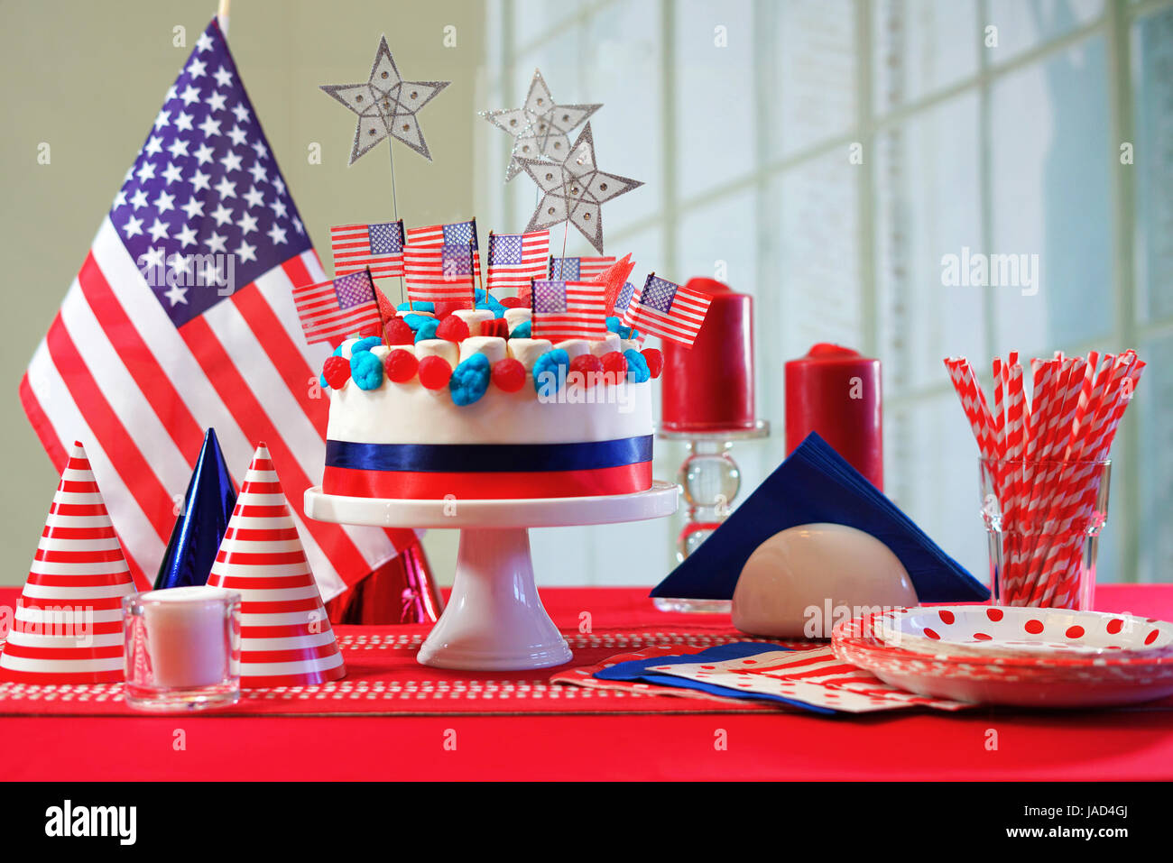 Usa National Holiday Celebration Party Table Avec Showstopper Gateau Et Drapeaux Photo Stock Alamy