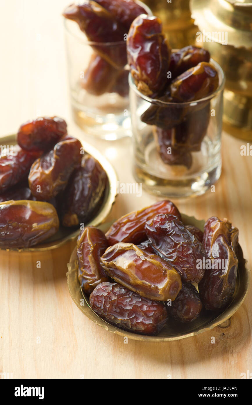 Dates rouge ou kurma, cuisine traditionnelle au Moyen Orient Banque D'Images