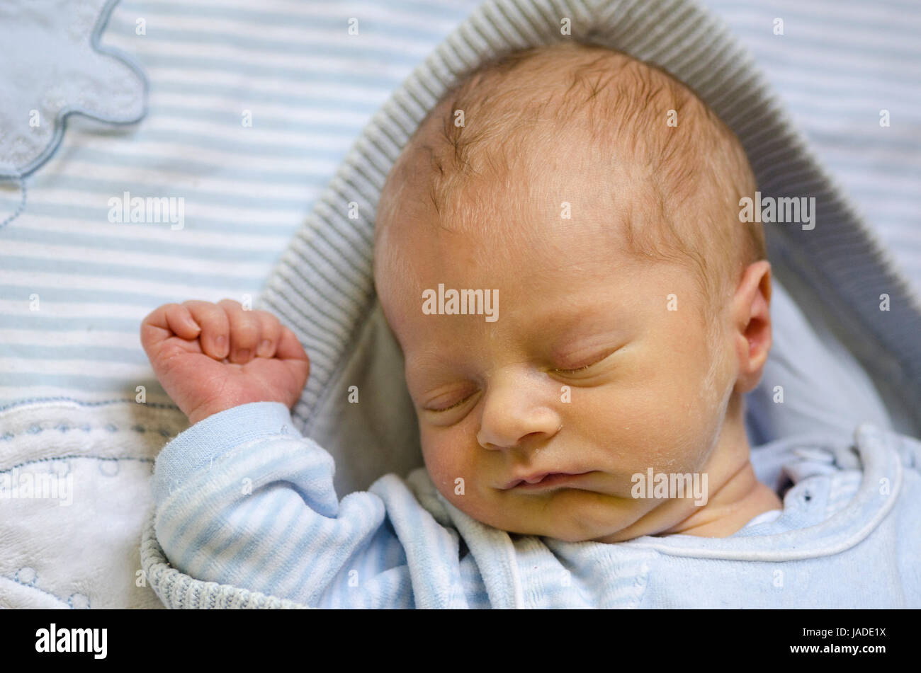 Visage D Un Bebe Qui Dort Du Sei Sur Le Dos Et De Rever Photo Stock Alamy Visage D Un Bebe Qui Dort Du Sei Sur Le Dos Et De Rever Photo Stock Alamy