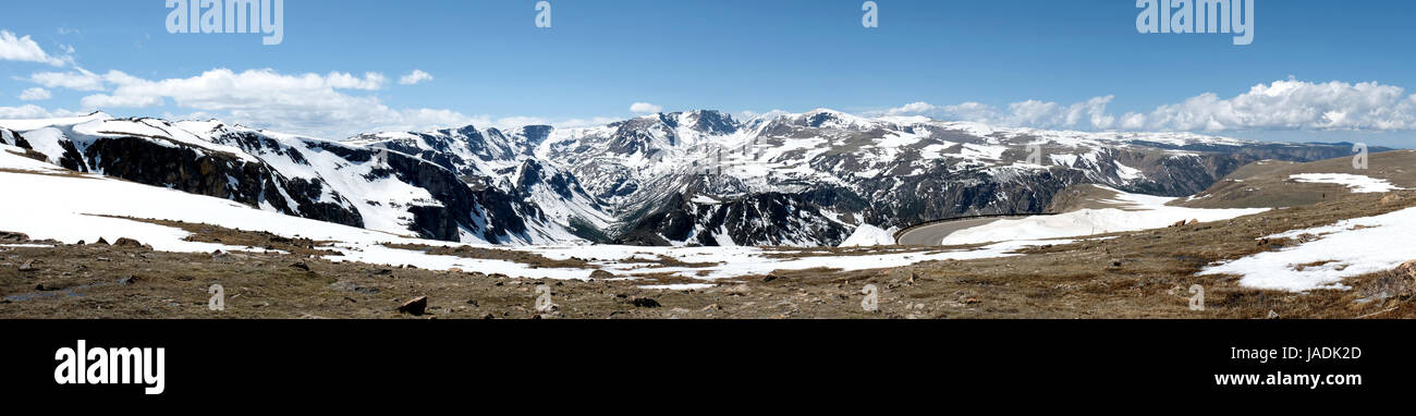 Vue panoramique de la Beartooth Mountains de l'autoroute Beartooth tous les American Road. Banque D'Images