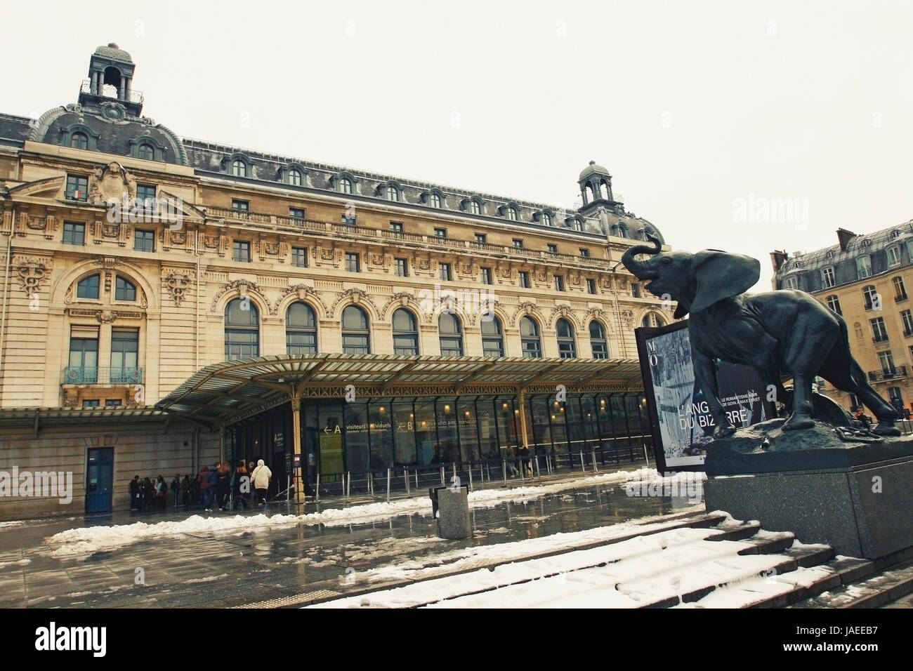 Statue de l'extérieur de l'éléphant d'Orsay museum Banque D'Images
