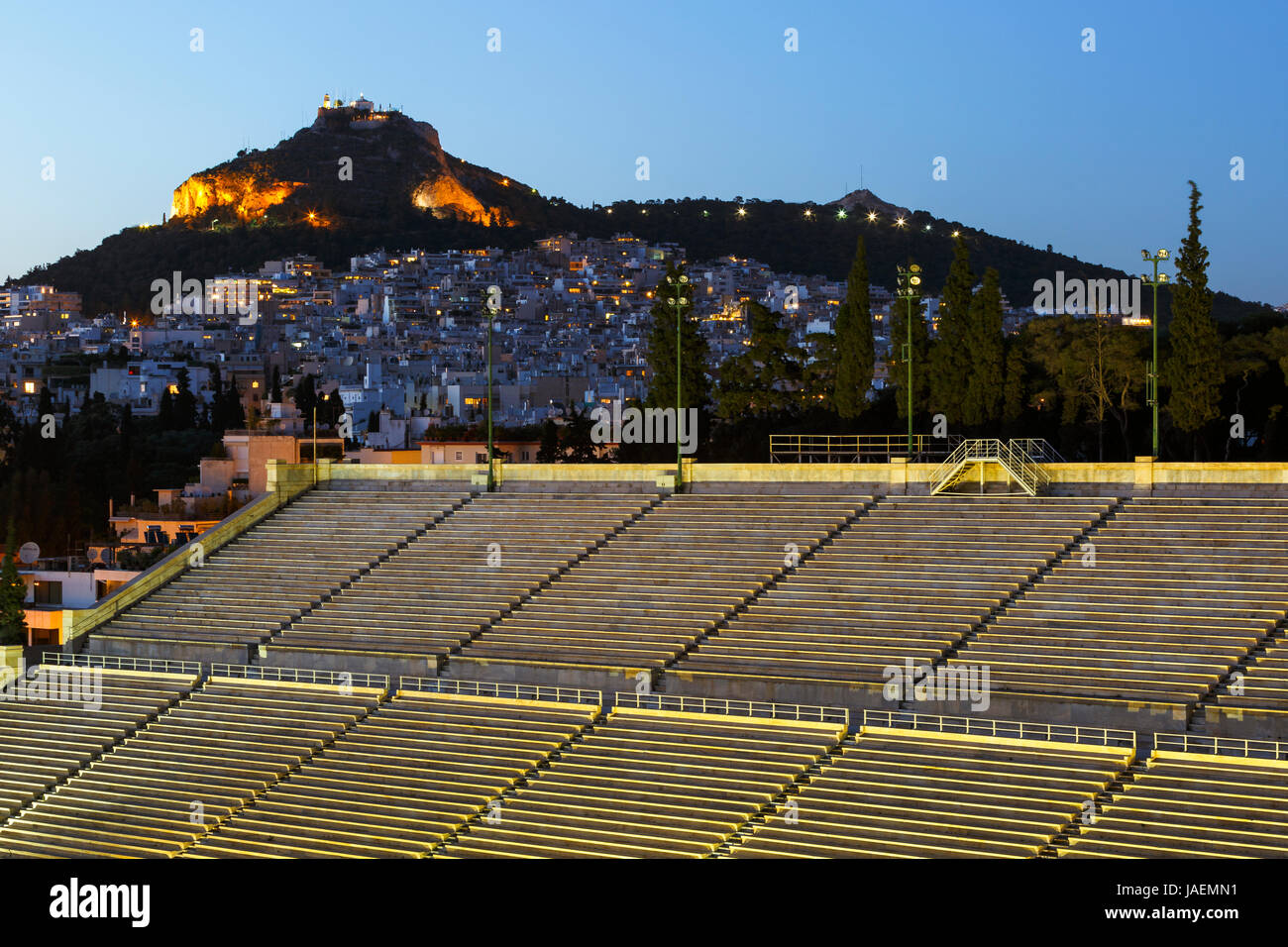 Vue de la colline du Lycabette, le stade olympique et l'un des quartiers d'Athènes, Grèce. Banque D'Images