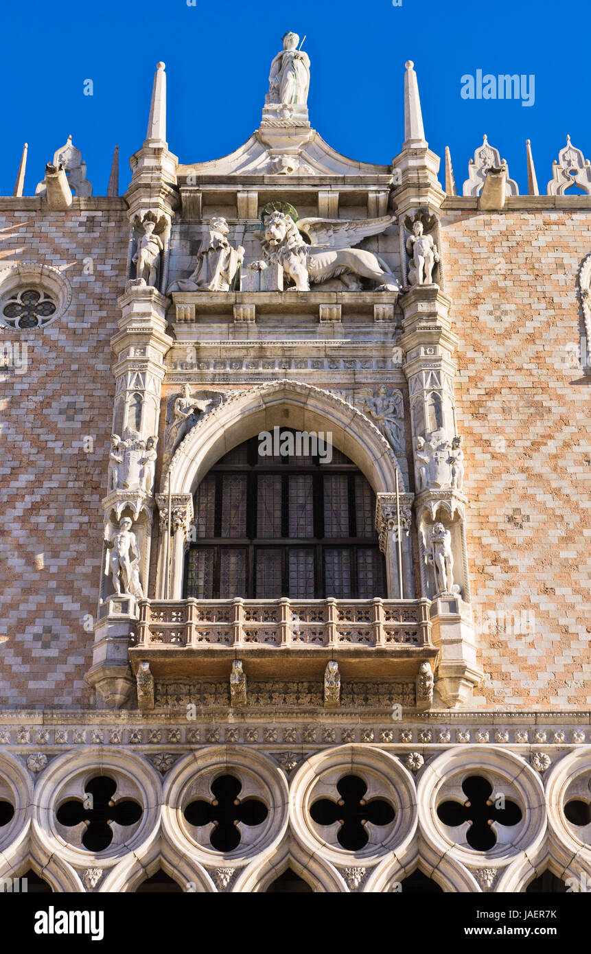 Détail de l'architecture des palais des Doges ou Palais Ducal à Piazza San Marco à Venise, Italie Banque D'Images
