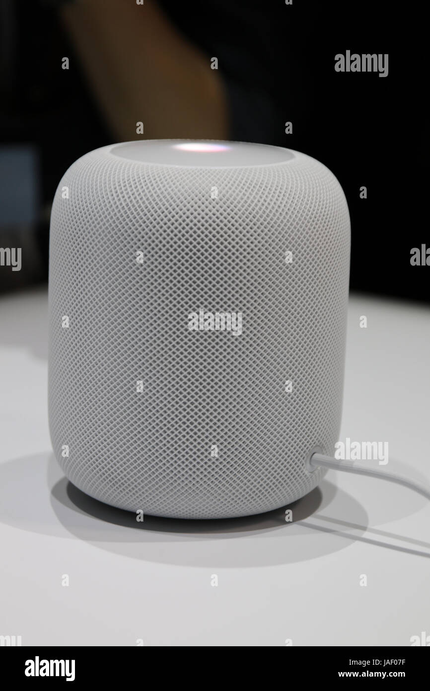 San Jose, États-Unis. 5 juin, 2017. Apple présente le nouveau HomePod lors de la WWDC 2017 Developers Conference à San Jose, USA, 5 juin 2017. Ainsi que l'Orateur Siri, Apple a présenté de nouveaux Macs, un nouvel iPad Pro et plusieurs mises à jour du logiciel. Photo : Christoph Dernbach/dpa/Alamy Live News Banque D'Images