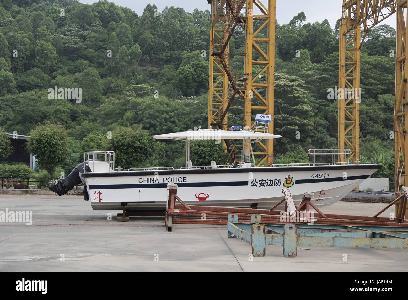 Guangzhou, Guangzhou, Chine. 5 juin, 2017. Guangzhou, Chine, le 5 juin 2017 : (usage éditorial uniquement. Chine OUT) .une perceuse de sauvetage d'air ambulance hélicoptère est tenu à Guangzhou, capitale du sud de la province chinoise du Guangdong, le 2 juin 2017. Cela prend seulement 15 minutes pour envoyer un patient de l'accident à l'urgence. Crédit : SIPA Asie/ZUMA/Alamy Fil Live News Banque D'Images