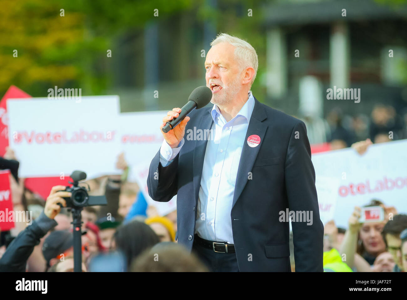 Birmingham UK. Mardi 6 juin 2017. Jeremy Corbyn leader du parti parle à une foule à Birmingham juste un jour et demi avant l'ouverture des bureaux de vote au Royaume-Uni. Crédit : Peter Lopeman/Alamy Live News Banque D'Images