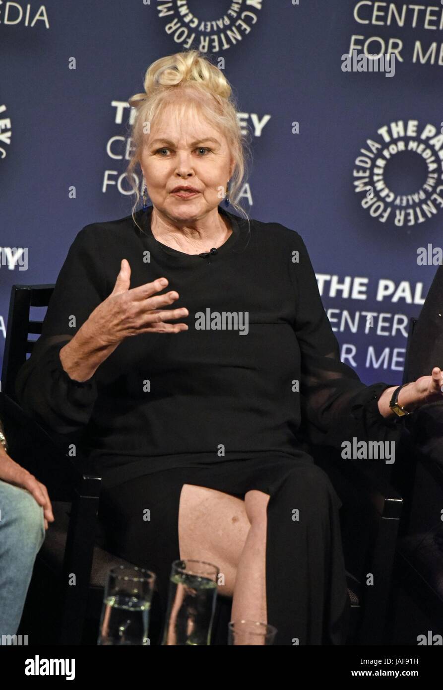 New York, NY, USA. 6 juin, 2017. Michelle Phillips présente à l'historique de performance des Beatles TOUT CE QU'IL VOUS FAUT, c'est l'amour de notre tour du monde en 1967, le PaleyLive projeté au Paley Center for Media, New York, NY, le 6 juin 2017. Credit : Derek Storm/Everett Collection/Alamy Live News Banque D'Images
