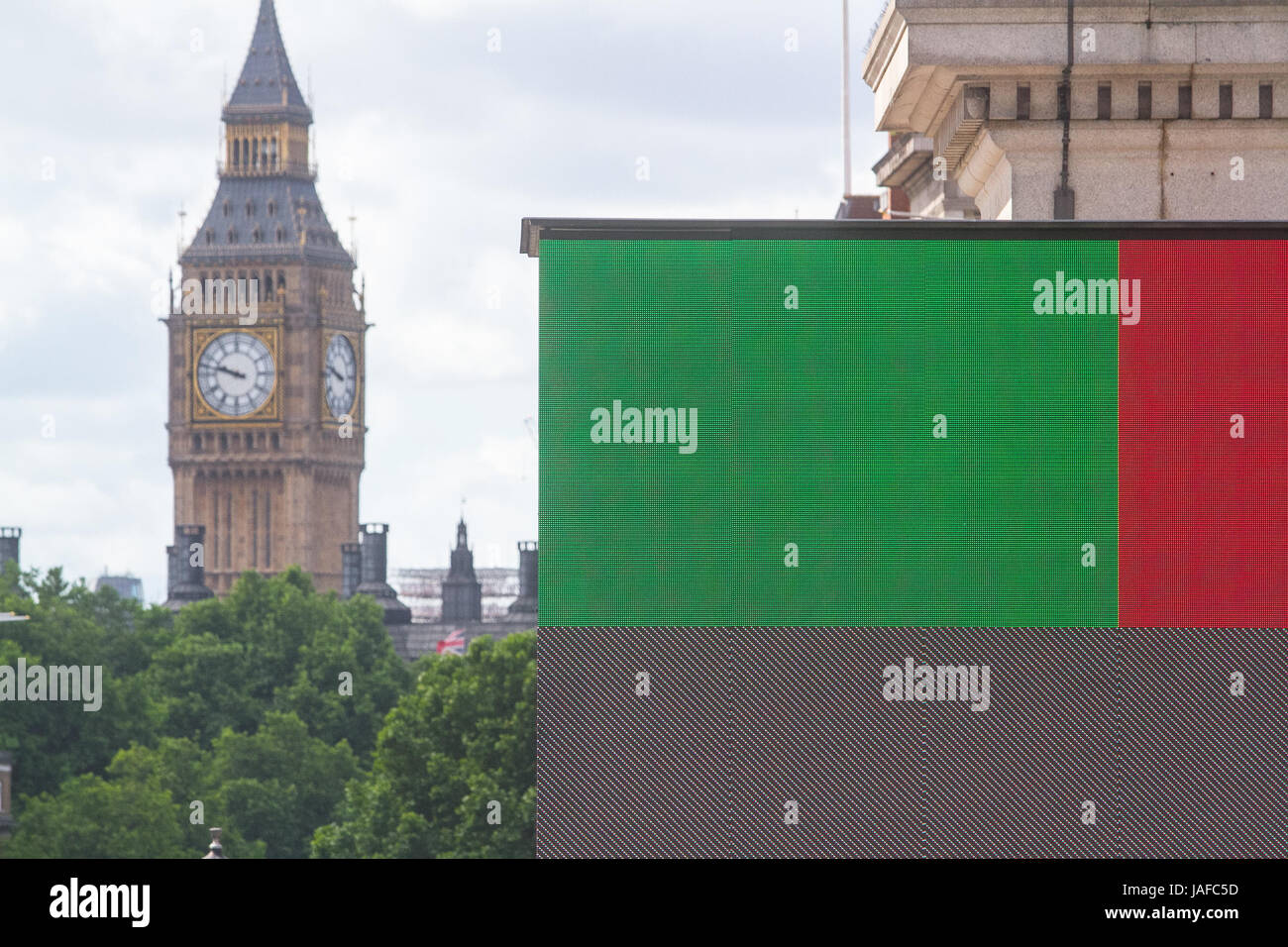 Londres, Royaume-Uni. 7 juin, 2017. Une carte électronique affiche les couleurs représentant les principaux partis politiques le dernier jour de la campagne électorale britannique avant le rendez-vous aux urnes le 8 juin pour décider du prochain gouvernement Crédit : amer ghazzal/Alamy Live News Banque D'Images