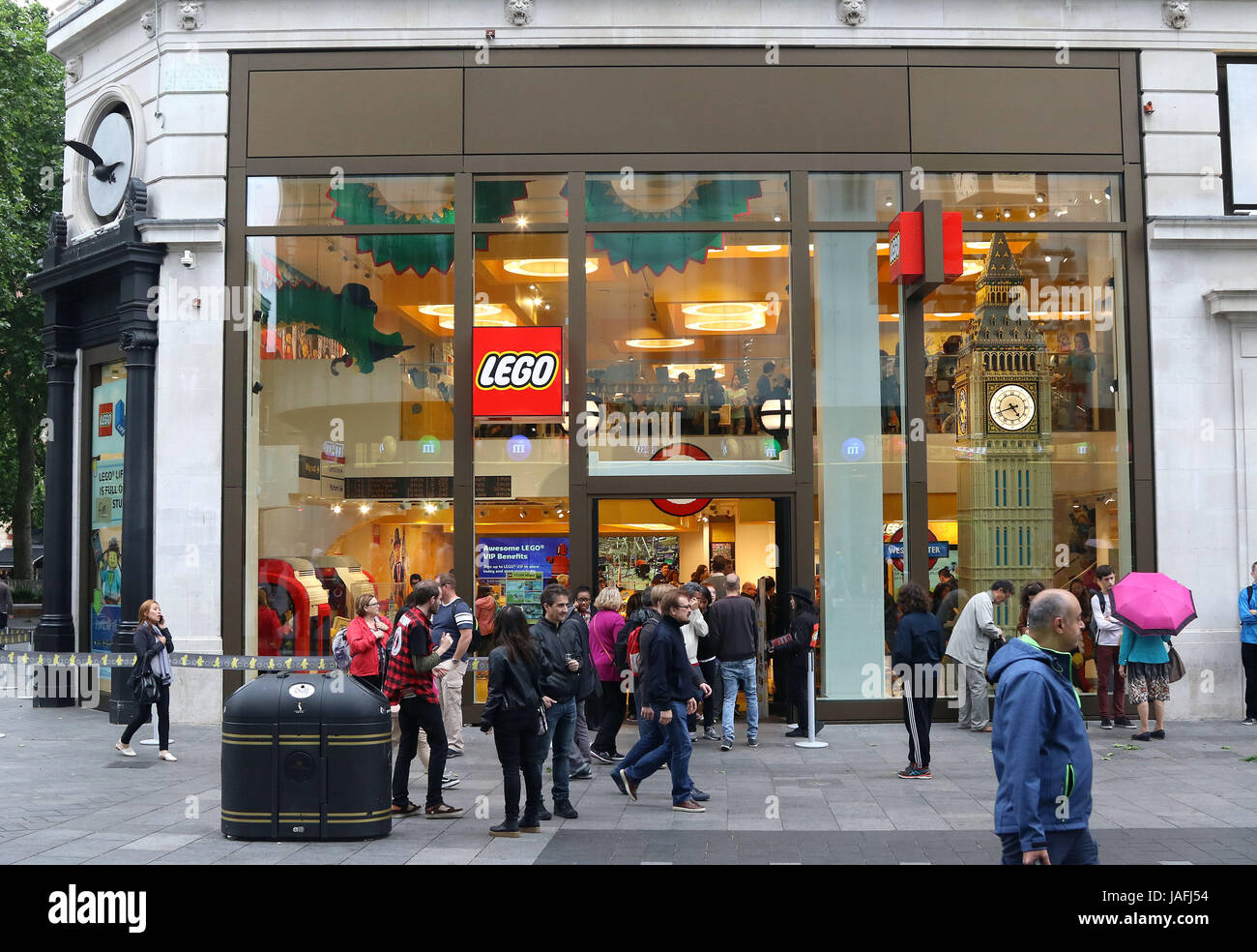 5 juin 2017 - Le magasin Lego de Leicester Square à Londres Banque D'Images