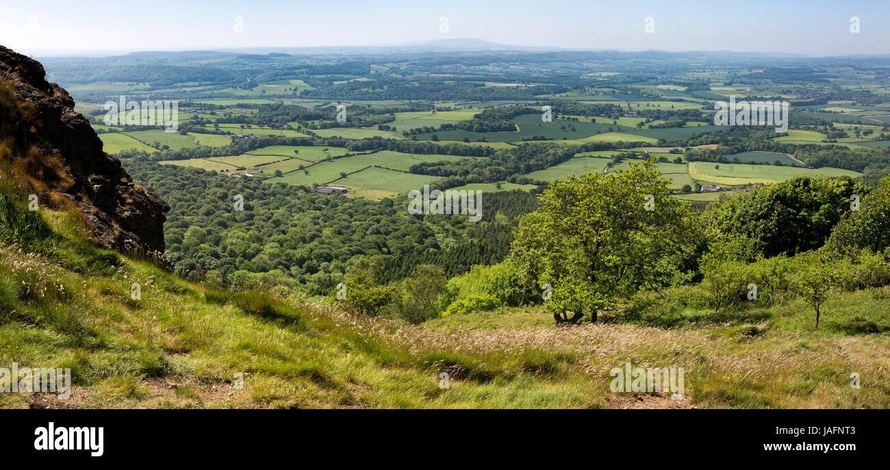 Royaume-uni, Angleterre, Shropshire, le Wrekin, augmentation de la vue panoramique sur les terres agricoles environnantes de l'Oeil de l'aiguille Banque D'Images