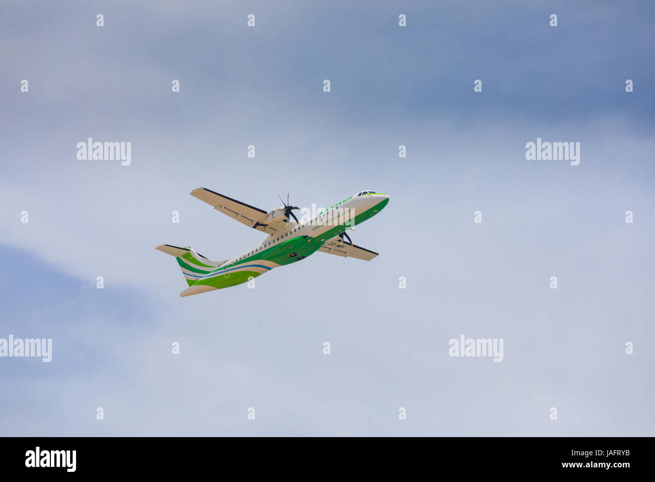 ARECIFE, ESPAGNE - avril 16, 2017 : ATR 72 de Binter avec l'enregistrement CE-MPI décoller à l'aéroport de Lanzarote Banque D'Images