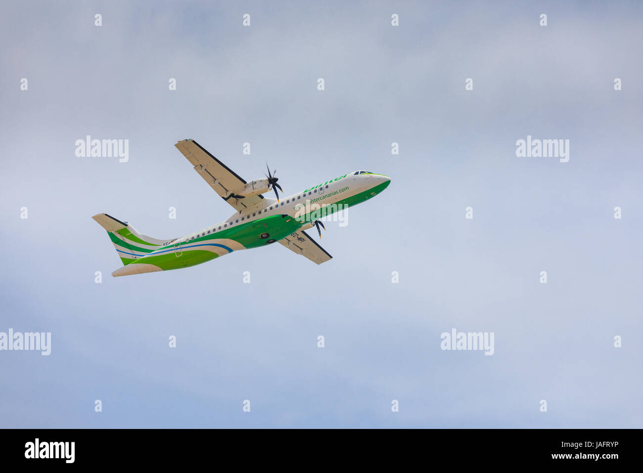 ARECIFE, ESPAGNE - avril 16, 2017 : ATR 72 de Binter avec l'enregistrement CE-MPI décoller à l'aéroport de Lanzarote Banque D'Images