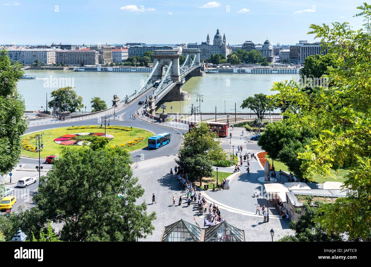 Vue de l'ensemble des ravageurs vers Buda Le Pont des Chaînes et le Danube, Budapest, Hongrie Banque D'Images