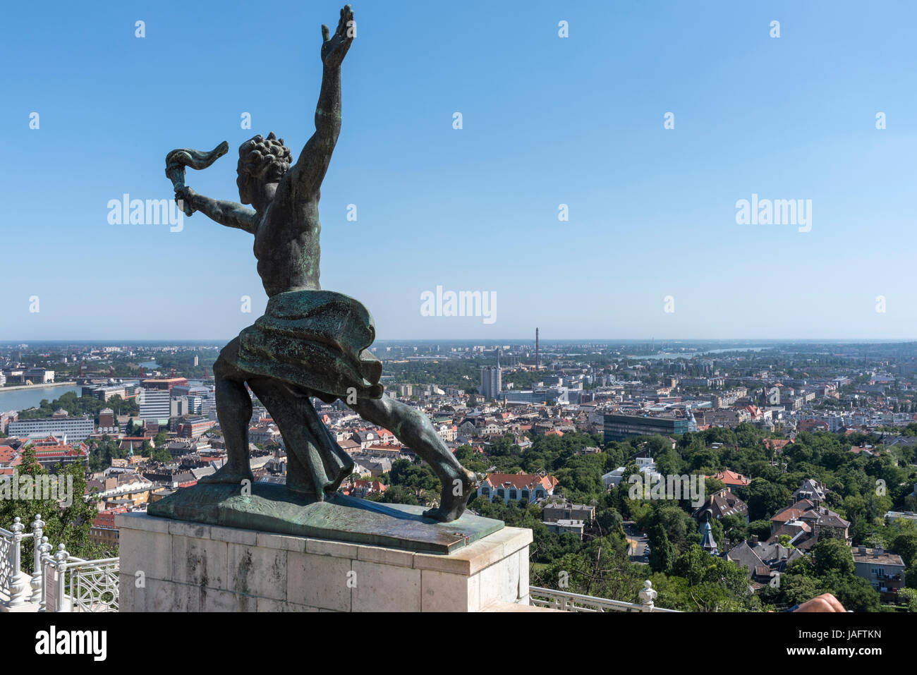 Vue de Budapest et le Danube de Szabadsag-Szobor un monument à la libération et de la victoire sur les Allemands par l'Armée Rouge en 1945. Banque D'Images Vue de Budapest et le Danube de Szabadsag-Szobor un monument à la libération et de la victoire sur les Allemands par l'Armée Rouge en 1945. Banque D'Images