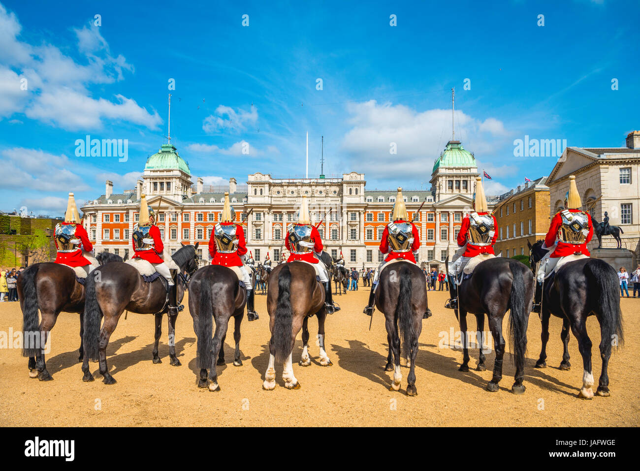 La Garde Royale en uniforme rouge sur les chevaux, les Sauveteurs, Household Cavalry régiment monté, Horse Guards Parade Banque D'Images